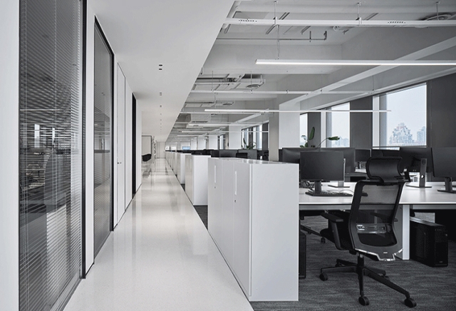 开放式员工办公区装修的优势与缺点