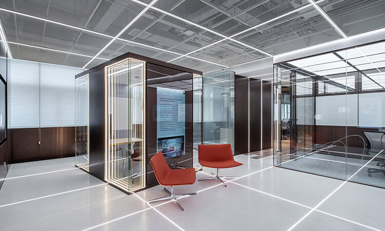 办公室玻璃隔断展厅装修效果图 办公室玻璃隔断展厅装修效果图