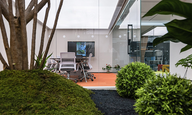 办公室装修找设计总监对接是否更好？