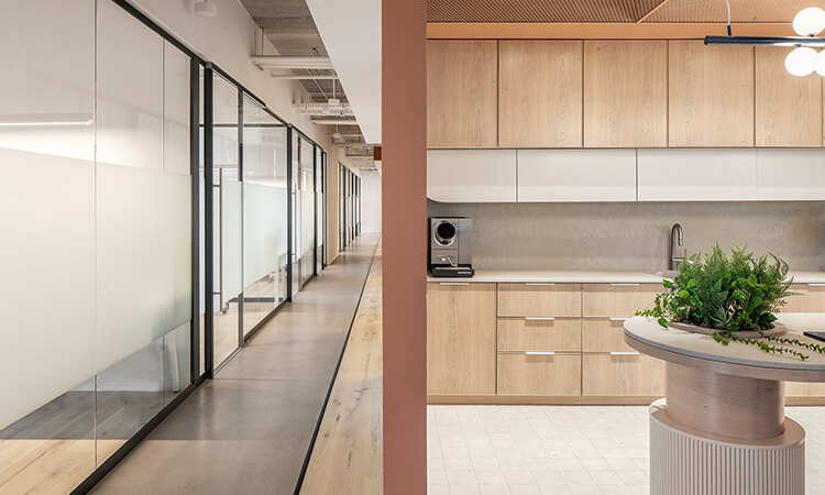 办公室翻新完工