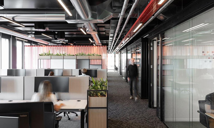 开放式员工办公区通风管道